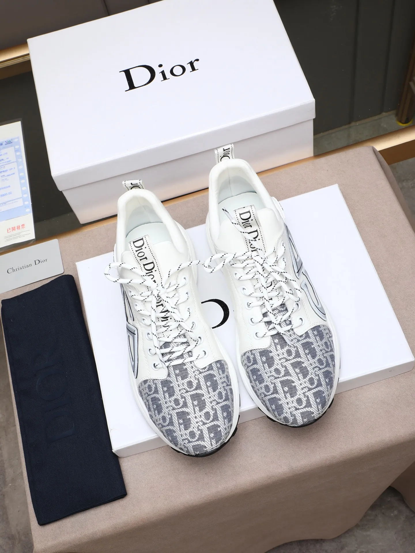 Men's shoes 💰460 💰Dior [Dior] 😘😘High-end series of casual men's shoes, simple and elegant👍👍👍The upper is made of first-layer genuine leather spliced ​​with Dior's special material [sun][sun]; imported first-layer sheepskin lining; special outsole, wear-resistant, lightweight, the overall design is harmonious and unified without lacking personality 👣🌟✨You deserve it! 5 colors😍Sizes 38~44. (45 custom-made) The picture above is a big seller🔥🔥🔥